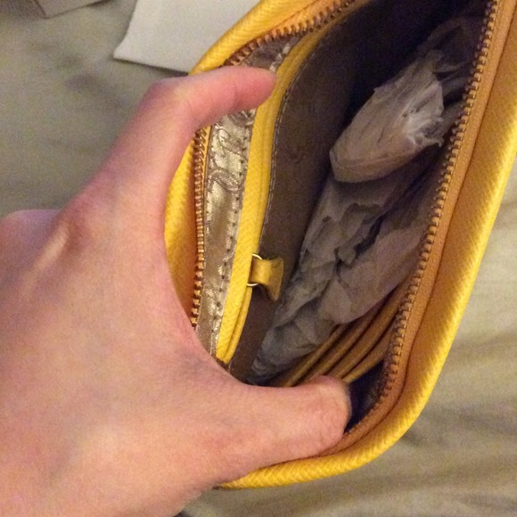 {ivanka trump} Pebbled Laser Cut SlimCase - Picture 3 of 4