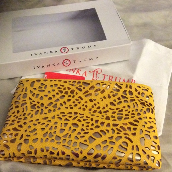 {ivanka trump} Pebbled Laser Cut SlimCase - Picture 4 of 4