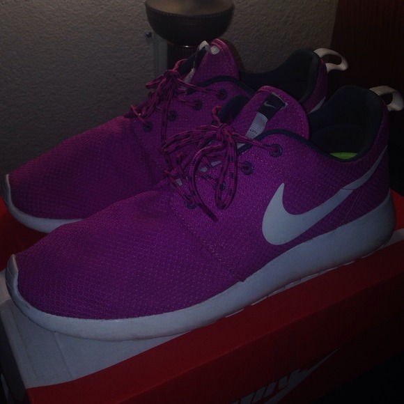 💥ON HOLD💥Pink and grey Roshe run