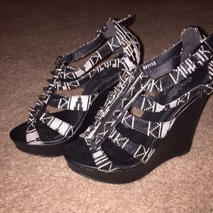 Spiked Tribal Wedge