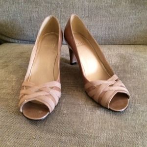 Stuart Weitzman nude pumps, EXCELLENT condition!!