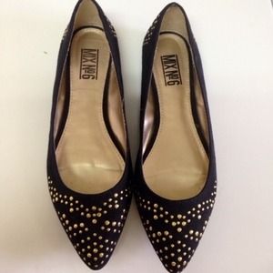 Gold and black pointy flats