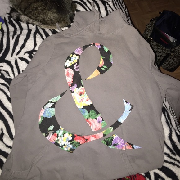 Cute Sweatshirt !
