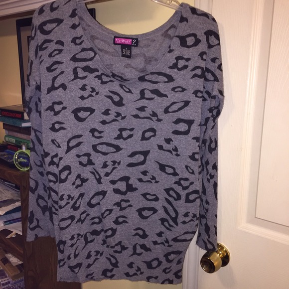 Long sleeved sweater - Picture 1 of 1