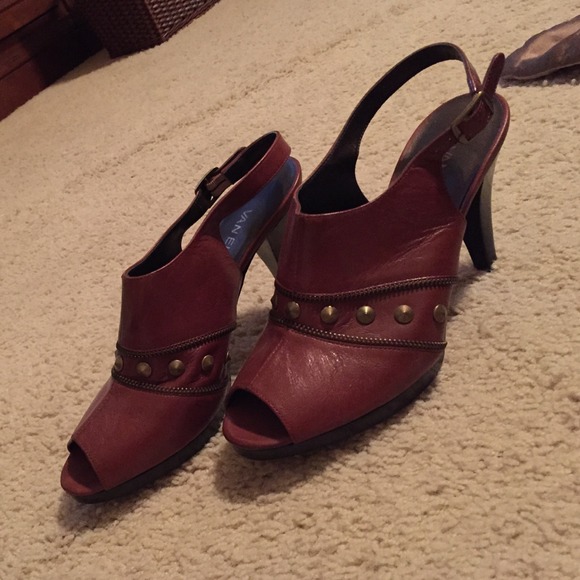 Camel I peep toe sling backs
