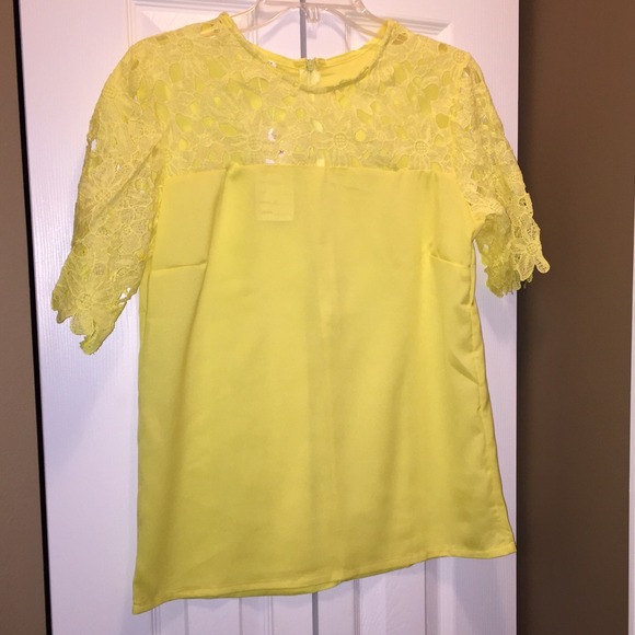 💫7/8 HP💫Sunny Yellow Crochet Shoulder/Sleeve Top - Picture 3 of 4