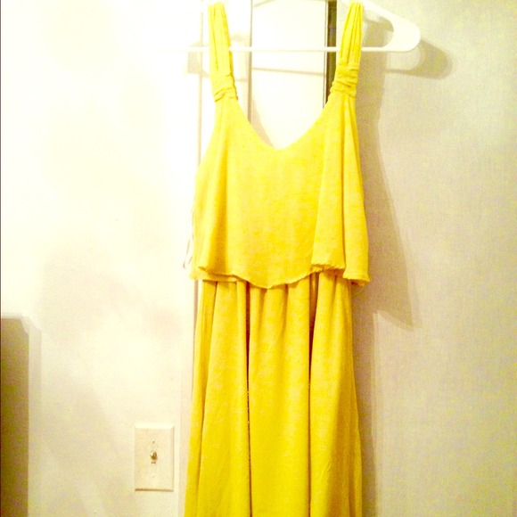 Yellow flounce top dress
