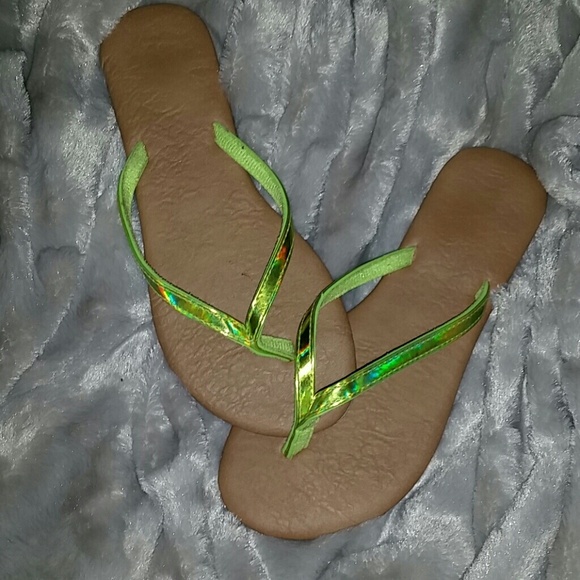 NWOT **shiMmEry fLipfLopSs**