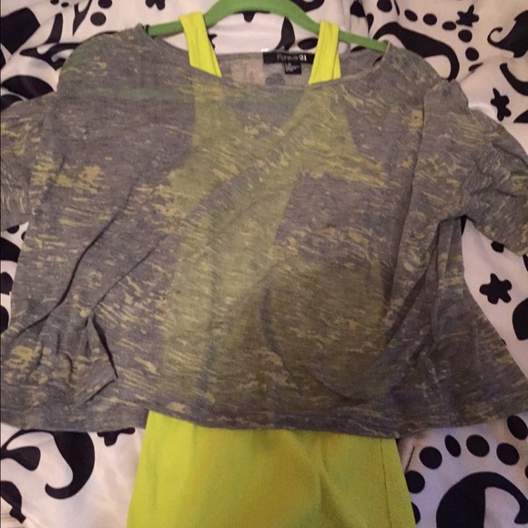 Grey:green crop NWT 💕🌀❤️