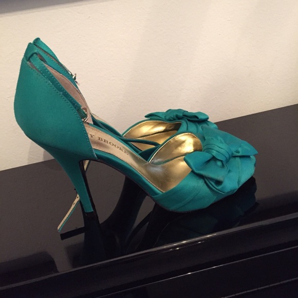 Audrey Brooke Green bow heeled sandals