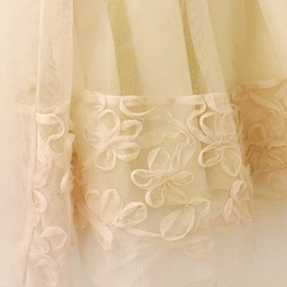 ๐ซ SOLD ๐ซ Cream floral skirt! - Picture 3 of 4