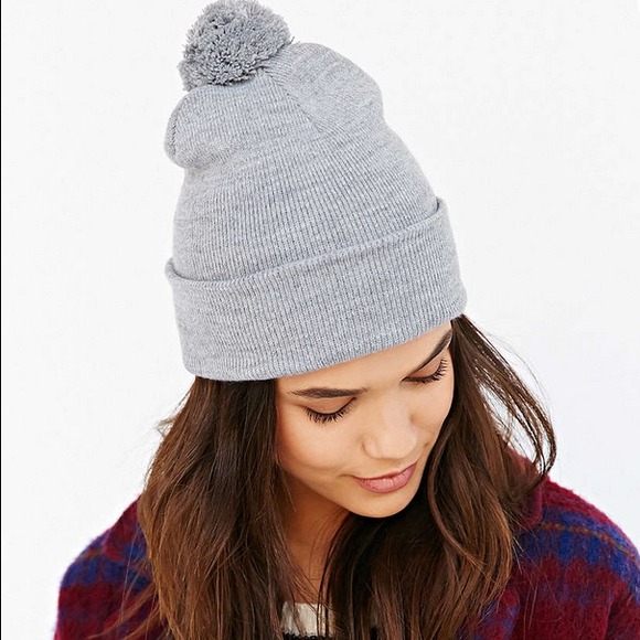 ♦️TRADED Urban Outfitters Pom Cuffed Beanie