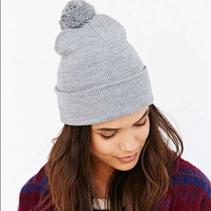 ♦️TRADED Urban Outfitters Pom Cuffed Beanie