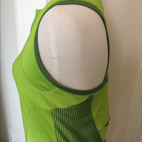 Awesome Nike Green exercise top! - Picture 2 of 4