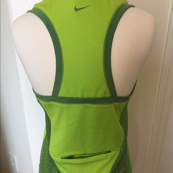 Awesome Nike Green exercise top! - Picture 3 of 4