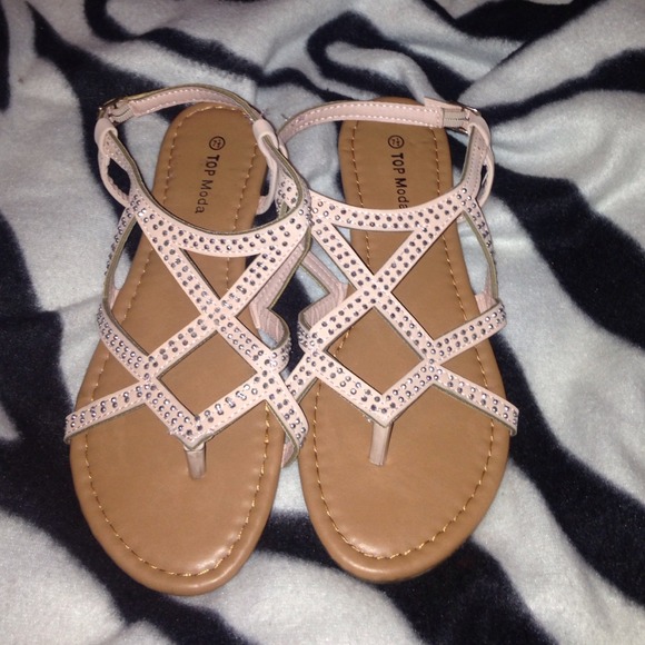 Traded on Ⓜ️😊 Pretty sandals