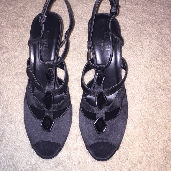 BNWOT Vaneli black jeweled stiletto