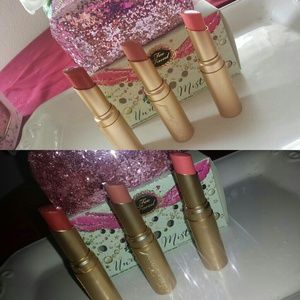 Too Faced "Under The Mistletoe"