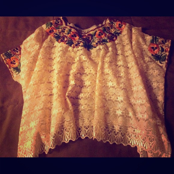 VINTAGE PULL OVER LACE PONCHO