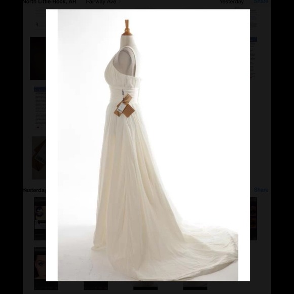SOLD 🎈🎈🎈Light in the Box Duchess wedding gown - Picture 2 of 3