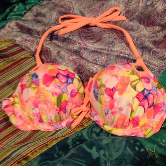 NWOT Floral Halter Push-Up Bikini Top