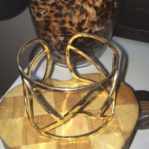 Gold arm bracelet