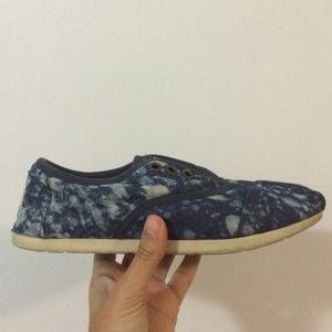 TOMS Blue acid wash Cordones