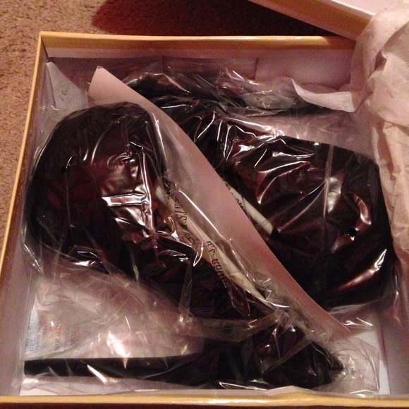 Black high heels nwt size 7