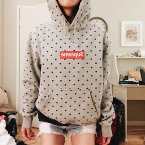 "Supreme" hoodie
