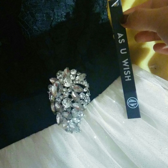 Lace and Glitter dress - Picture 2 of 3