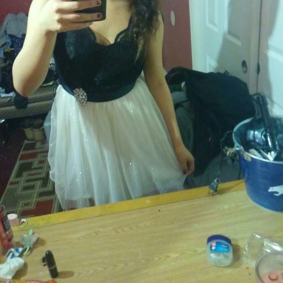 Lace and Glitter dress - Picture 3 of 3