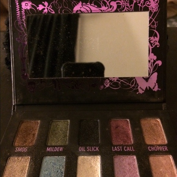 Eye shadow palette