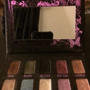 Eye shadow palette