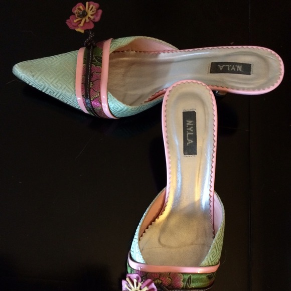 Pointed toe heels - Picture 2 of 2