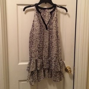 Floral long sleeveless top!