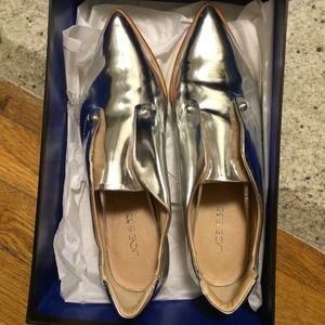 Pointed toe loafer/flat