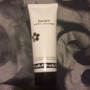 MarcJacobs Daisy Luminous Lotion/Juicy Bundle 💗