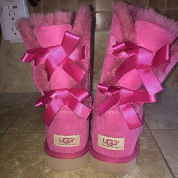 Nib ugg boots size 9