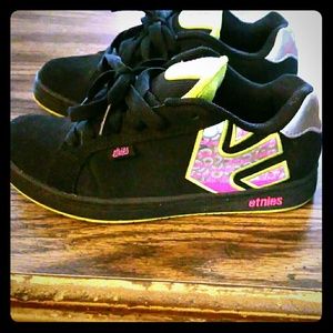 Etnies!