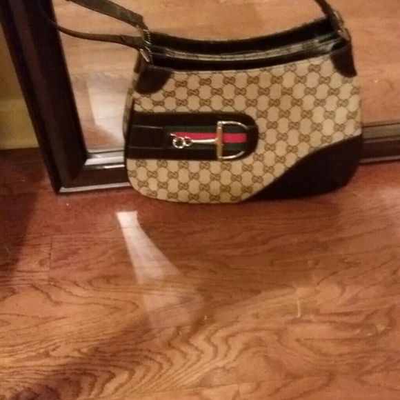 Ladies authentic Gucci bag