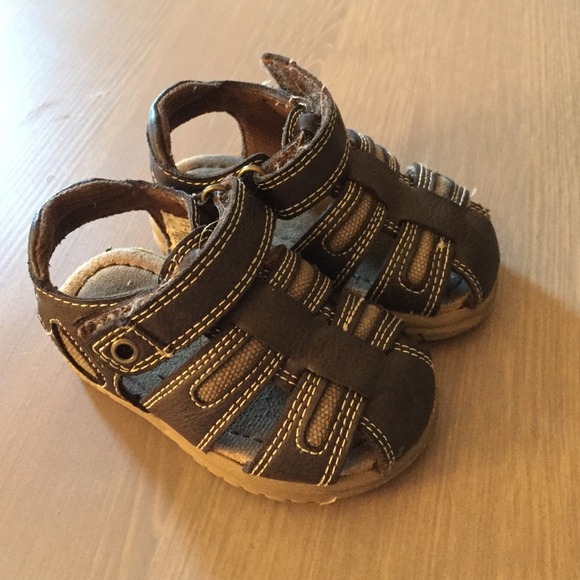 The Children's Place brown sandals. Toddler size 4