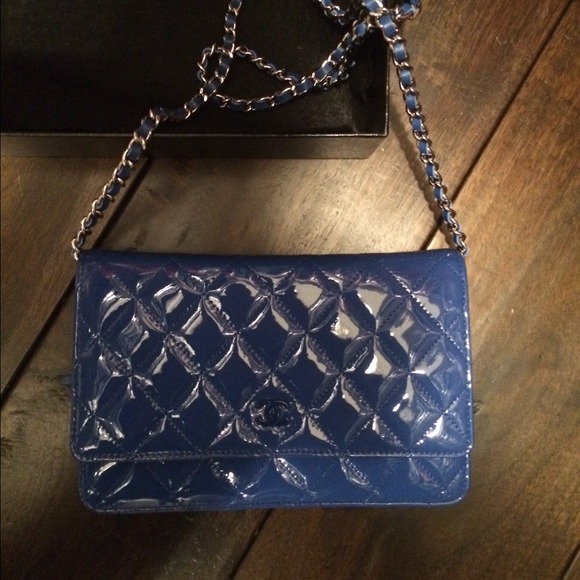 💢SOLD💢 Blue patent chanel wallet on chain - Picture 2 of 4