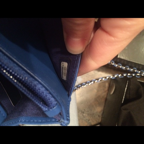 💢SOLD💢 Blue patent chanel wallet on chain - Picture 3 of 4