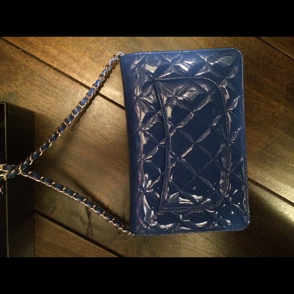 💢SOLD💢 Blue patent chanel wallet on chain - Picture 4 of 4