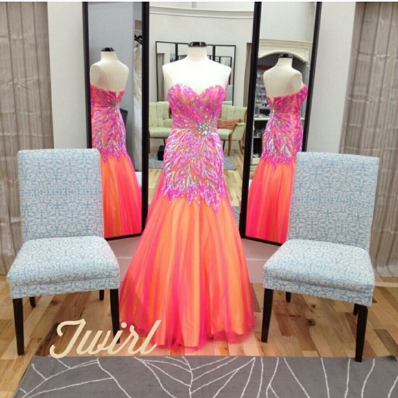 BEAUTIFUL PROM DRESS ♡