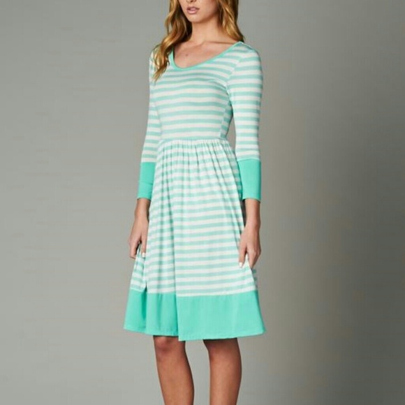 Dresses - Picture 4 of 4