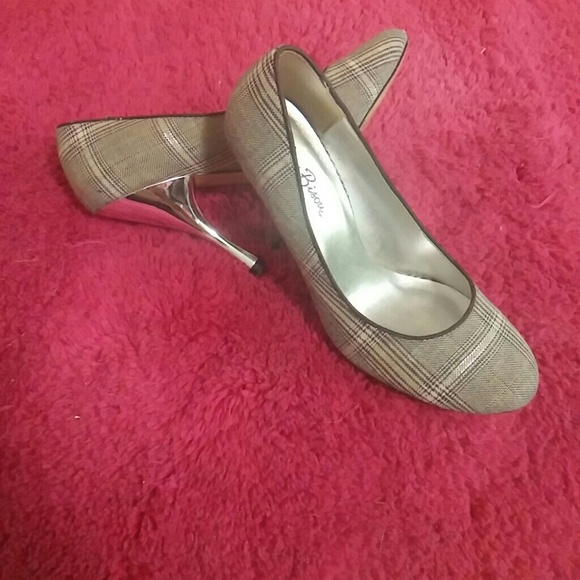 Heels size 8 - Picture 1 of 2