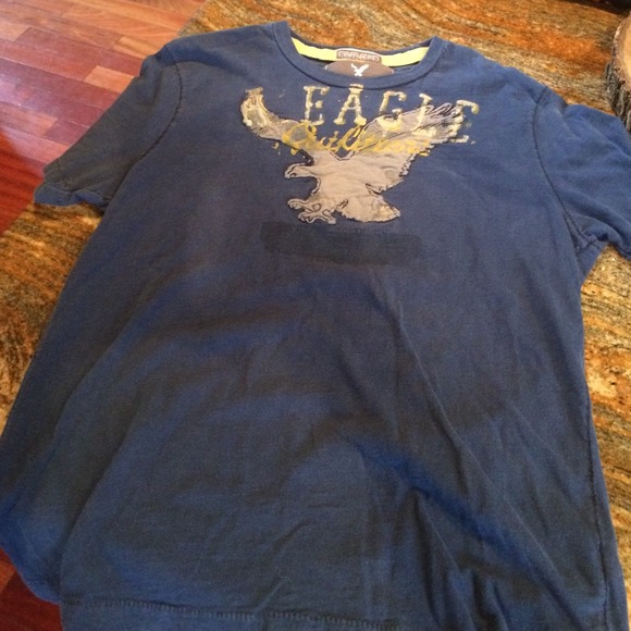 American Eagle men's size medium tee