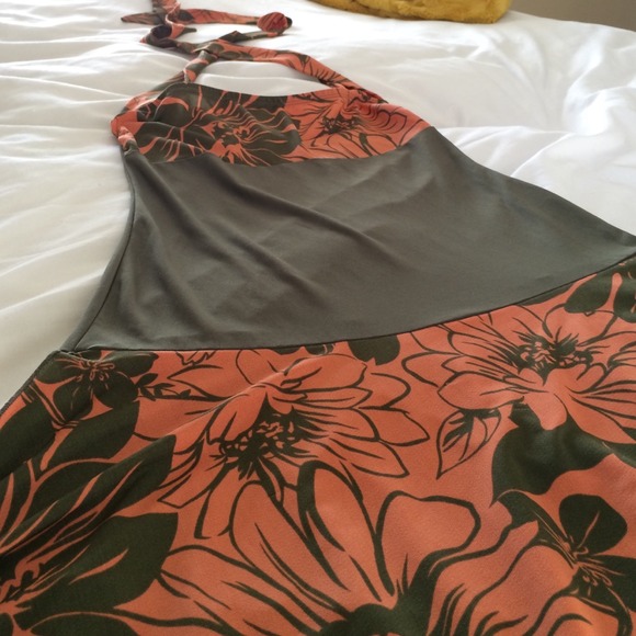 Spring/Summer flirty spandex dress. - Picture 2 of 3