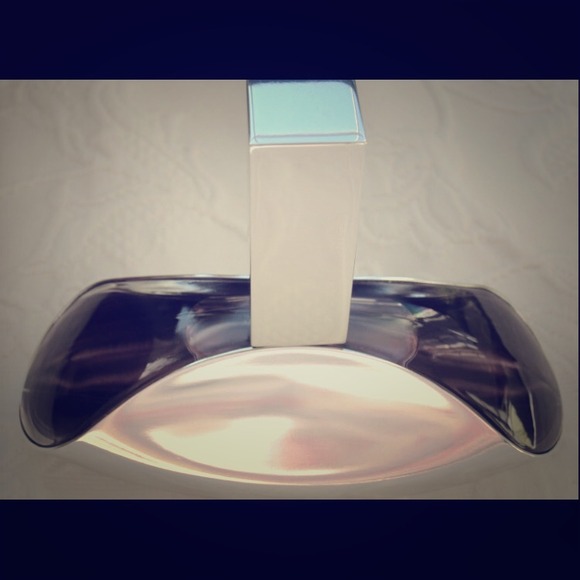 Calvin Klein euphoria hold for @lorabby19